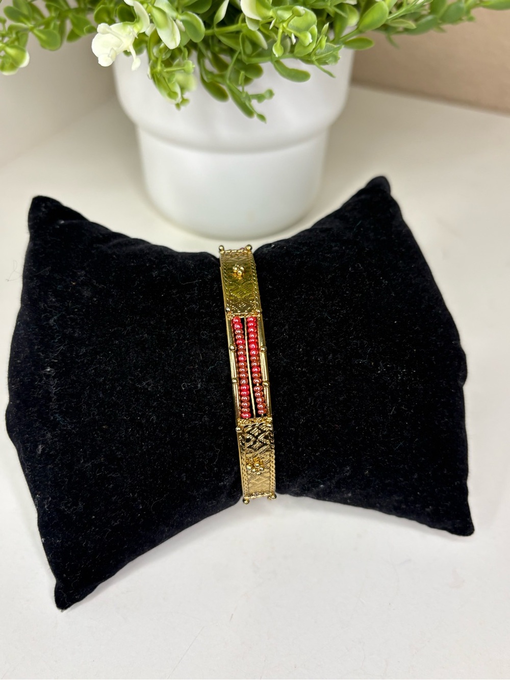 Vintage Gold Tone Textured Bangle Bracelet Red Seed Bead Boho Chic